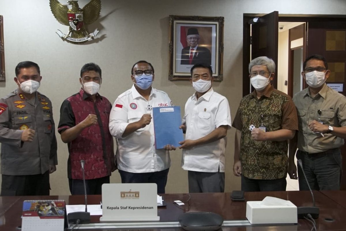  Kepala Staf Presiden (KSP) Moeldoko menerima pimpinan Konfederasi Serikat Pekerja Seluruh Indonesia (KSPSI) dan Konfederasi Serikat Pekerja Indonesia (KSPI) di Gedung Bina Graha Jakarta, Sabtu (1/5/2021).