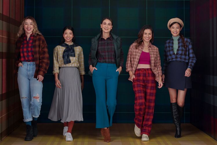 Inspirasi padupadan kemeja flanel Uniqlo