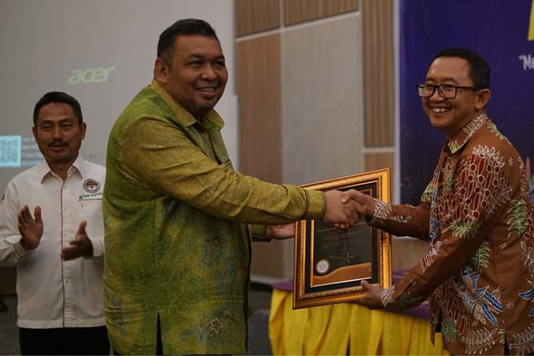 BPDPKS menerima Aspekpir Award 2023 untuk kategori Kemitraan UKMK dan Petani Sawit Milenial. 