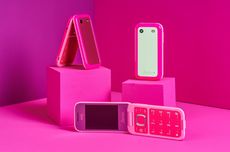 HMD Barbie Phone Meluncur, HP Flip Jadul Serba Pink