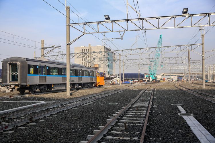 Kereta mass rapid transit (MRT) terlihat di Depo MRT Lebak Bulus, Jakarta Selatan, Kamis (12/4/2018). Gubernur DKI Jakarta Anies Baswedan meresmikan kedatangan dua rangkaian angkutan massal cepat (MRT) dan total sudah 12 unit kereta MRT berada depo MRT Lebak Bulus.