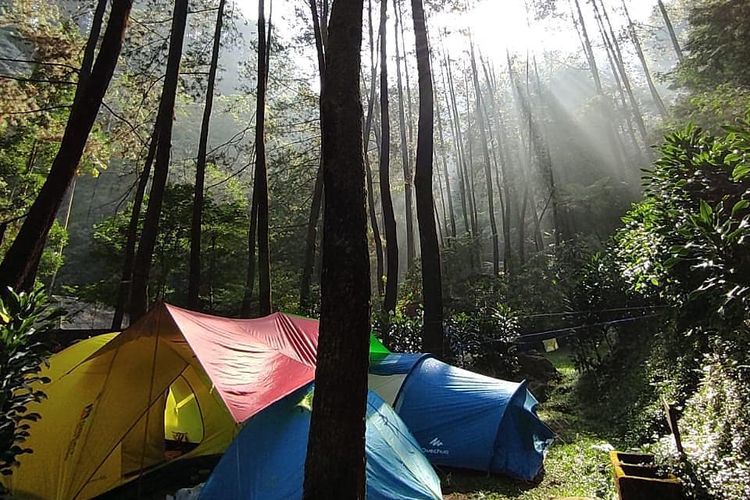 Camping di kawasan Curug Cilember, Bogor