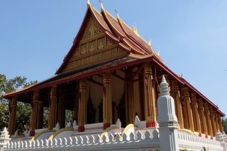 Haw Phra Kaew di Vientiane, Laos adalah tempat penyimpanan patung Budha emerald di zaman lampau, sebelum akhirnya diboyong ke Thailand. 