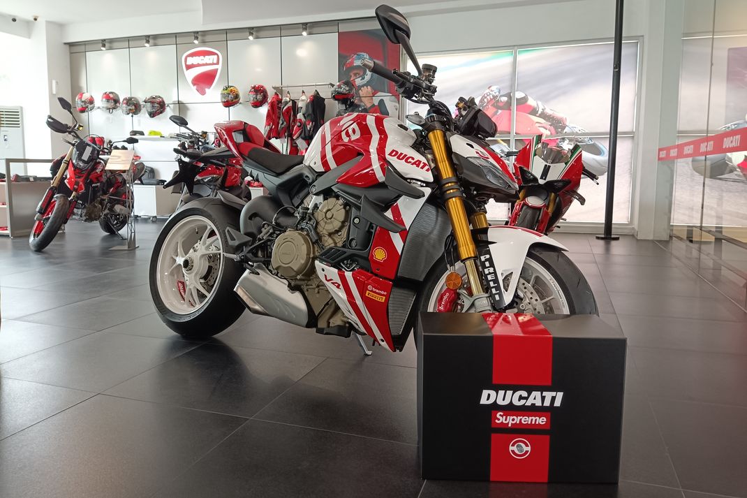 Ducati StreetFighter V4 Supreme
