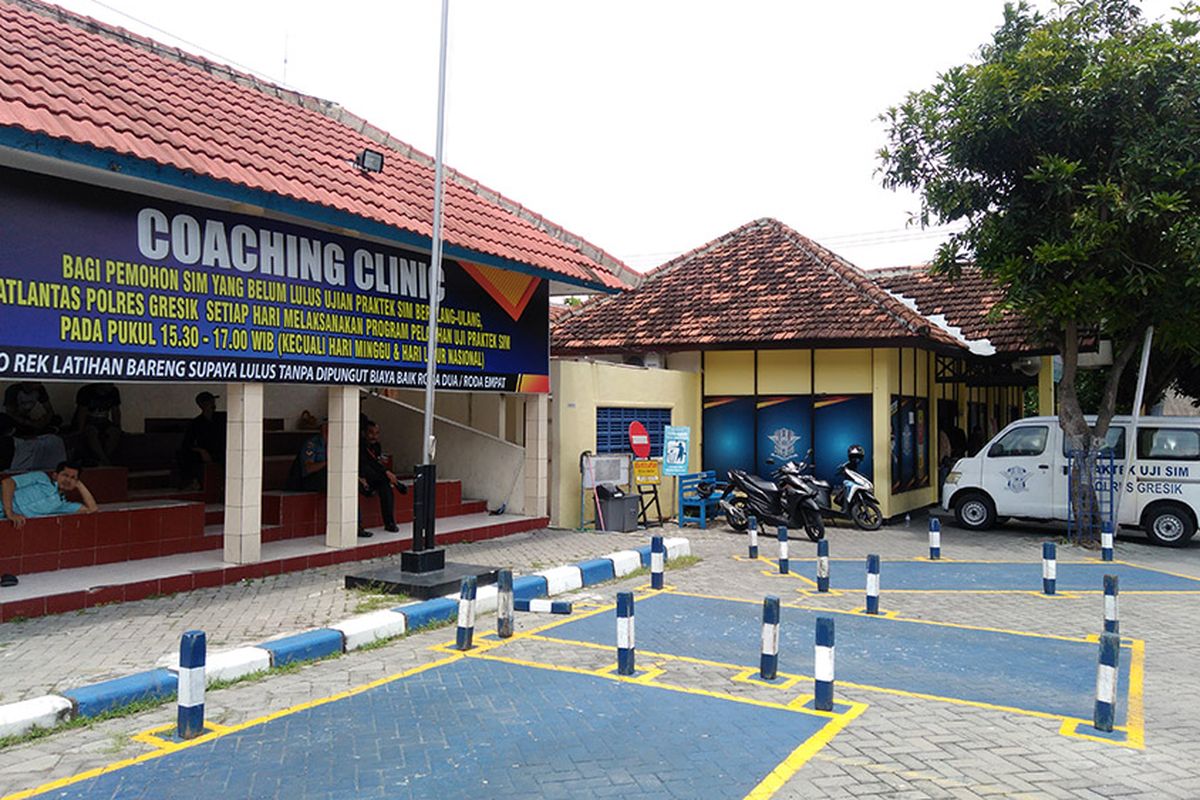 Demi membantu pemohon SIM menjalani ujian praktik dengan baik, Satlantas Polres Gresik membuka layanan coaching clinic.