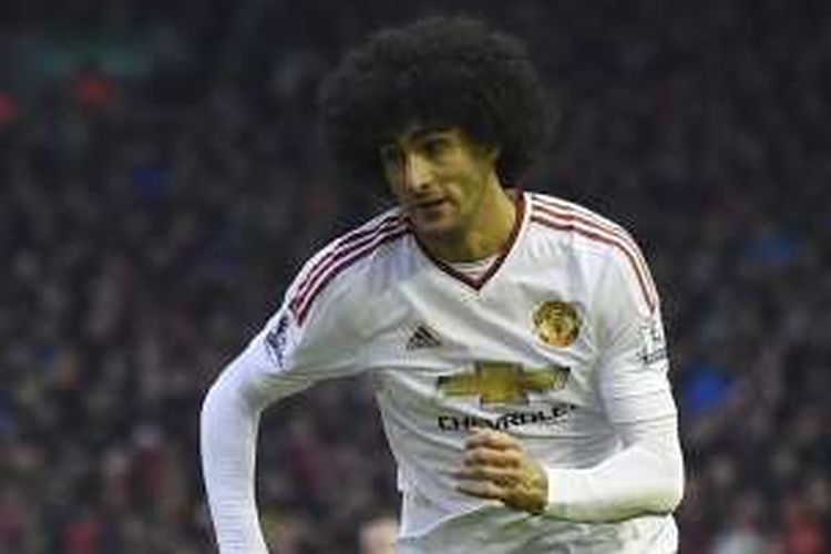 Gelandang Manchester United, Marouane Fellaini, terancam hukuman setelah diketahui menyikut pemain Liverpool, Emre Can, pada laga leg pertama babak 16 besar Liga Champions di Stadion Anfield, Kamis (10/3/2016).