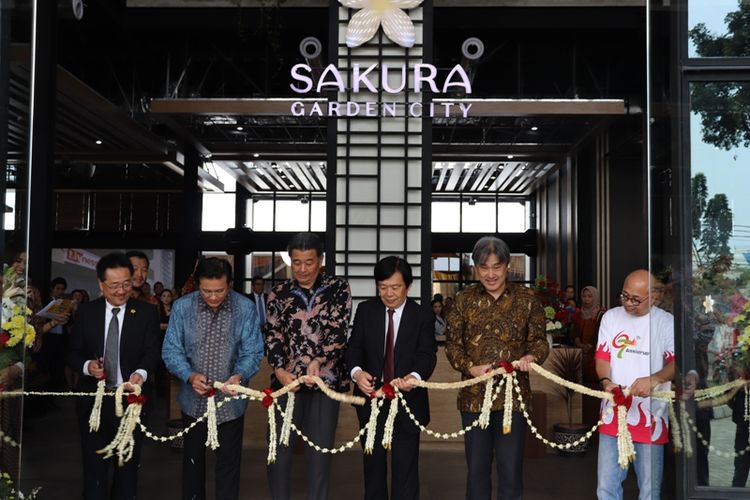Seremoni pembukaan marketing gallery Sakura Garden City di Jakarta, Sabtu (27/4/2019).