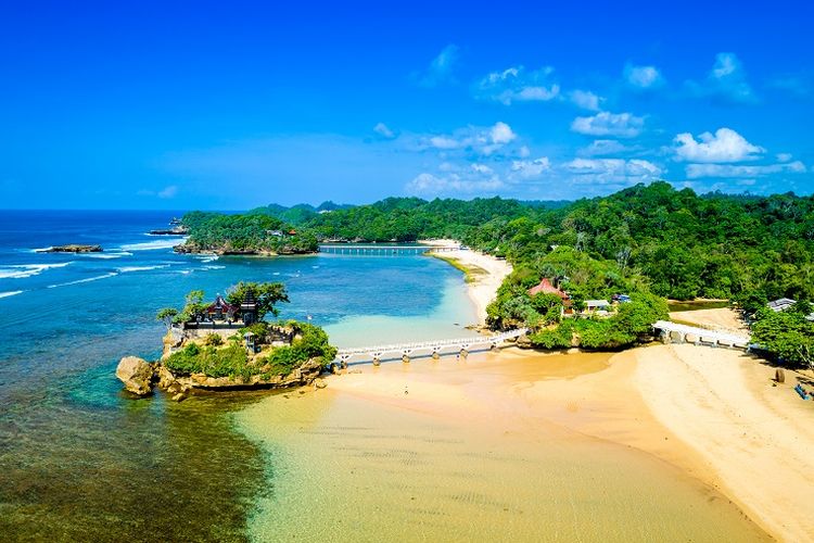 7 Wisata Pantai  di Malang  Selatan Ada Pantai  Balekambang