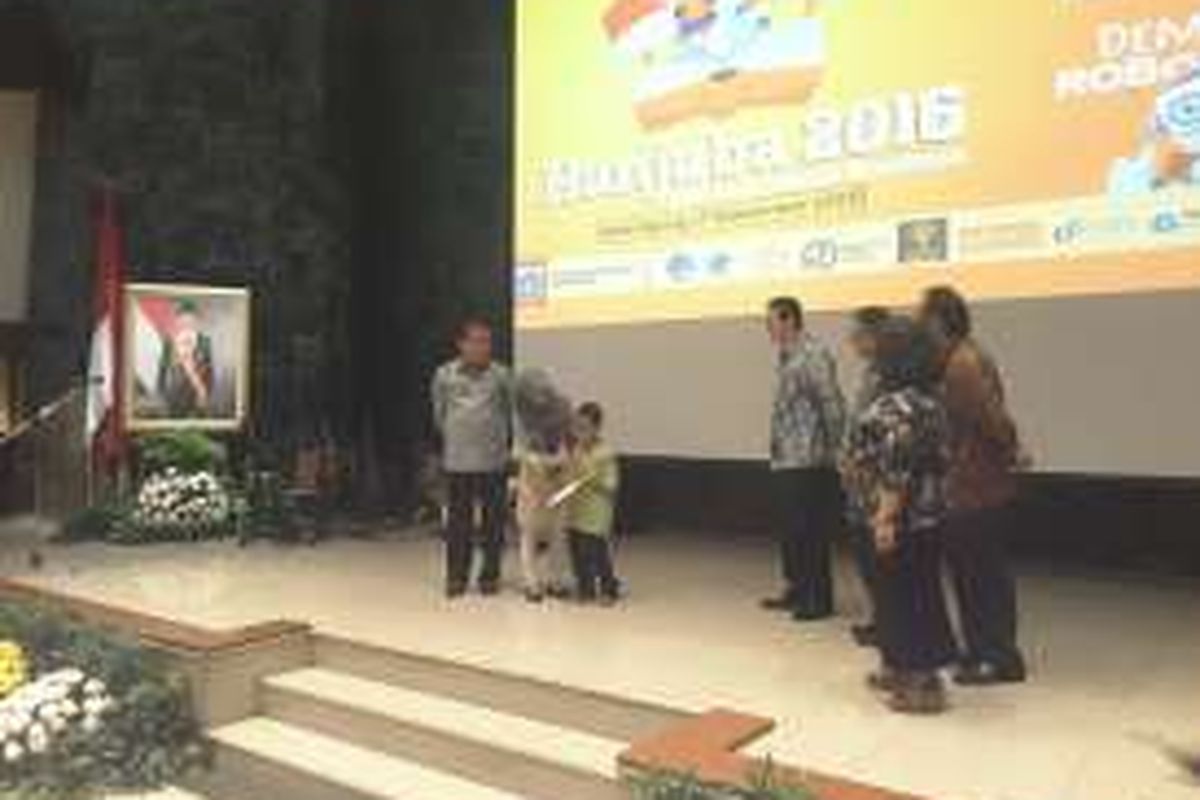 Gubernur DKI Jakarta Basuki Tjahaja Purnama dan Menteri Komunikasi dan Informatika Rudiantara saat puncak acara Hari Anak Jakarta 2016, di Balai Kota, Sabtu (17/9/2016).