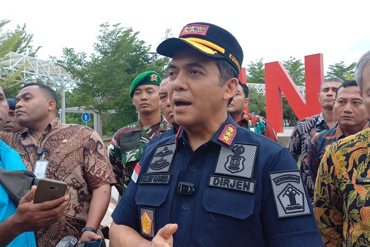 Direktur Jenderal (Dirjen) Imigrasi, Kementerian Hukum dan Hak Asasi Manusia (Kemenkumham) Silmy Karim menyebut saat ini pengajuan tunjangan untuk petugas Imigrasi di perbatasan sedang diproses, Jumat (8/3/2024).