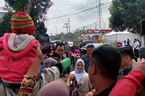 Cerita Driver Ojol yang Tiap Hari Kerja Bawa Anak Dapat Bingkisan dari Iriana di Salatiga