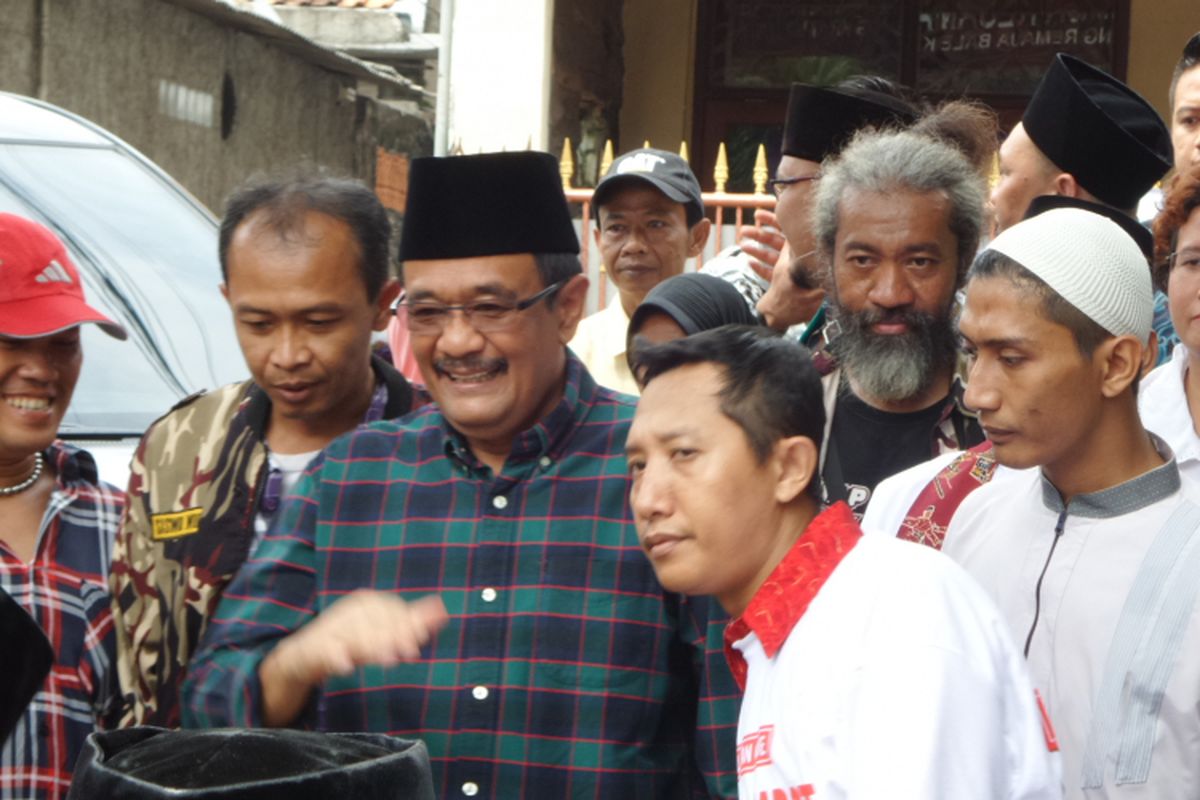 Calon wakil gubernur DKI Jakarta Djarot Saiful Hidayat saat memasuki GOR Balai Rakyat Condet, Jakarta Timur, untuk silaturahim dengan tokoh ulama Betawi Jakarta Timur, Minggu (2/4/2017).