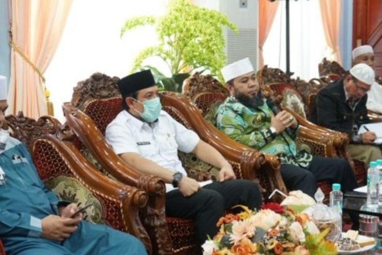 Wali Kota Bengkulu Helmi Hasan dan jajaran dalam pembahasan penanganan penyebaran Covid-19