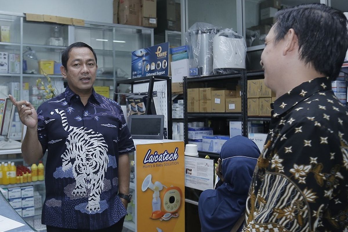 Wali Kota Semarang Hendrar Prihadi, saat melakukan inspeksi stok kebutuhan masyarakat mendadak di sejumlah toko, Kamis (19/3/2020). 