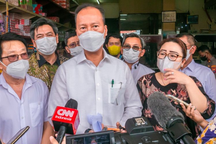 Menteri Perindustrian Agus Gumiwang Kartasasmita melakukan sidak minyak goreng ke PT Sabda Tirta Selaras di Serang, Banten, Rabu (13/4/2022).