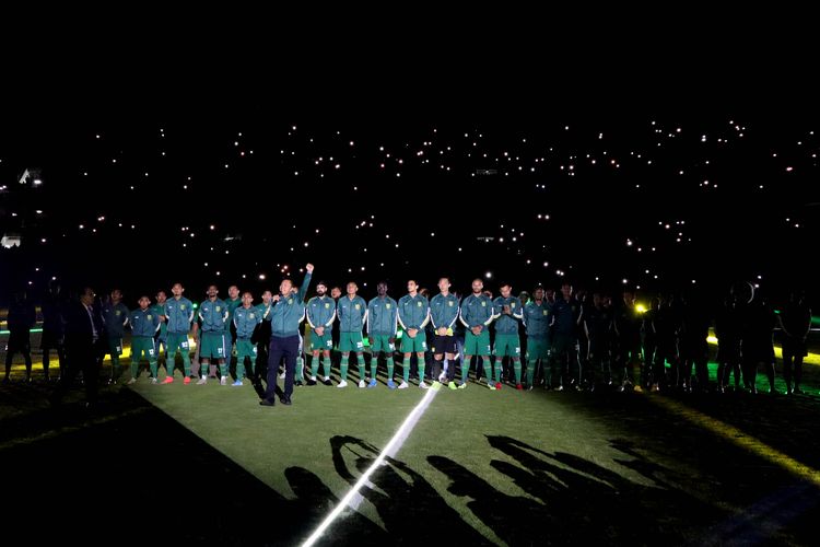 Presiden club Persebaya Surabaya, Azul Ananda memberi sambutan saat launching Tim untuk musim 2020 di Stadion Gelora Bung Tomo Surabaya, Jawa Timur, Sabtu (08/02/2020) malam.