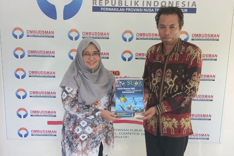 Komisioner Komisi Nasional Hak Asasi Manusia (HAM) HAM, Putu Elvina, bertemu dengan Kepala Perwakilan Ombudsman Provinsi Nusa Tenggara Timur (NTT) Darius Beda Daton di Kupang, Kamis (16/3/2023). 