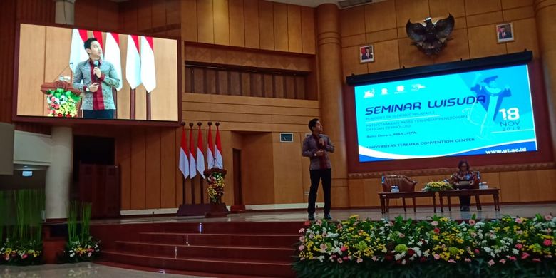 Adamas Belva Syah Devara (CEO Ruang Guru) dalam Seminar Wisuda Universitas Terbuka (UT) Peran Teknologi Informasi dalam Mengukuhkan Konektivas Bangsa di UT Convention Center, Tangerang Selatan (18/11/2019).