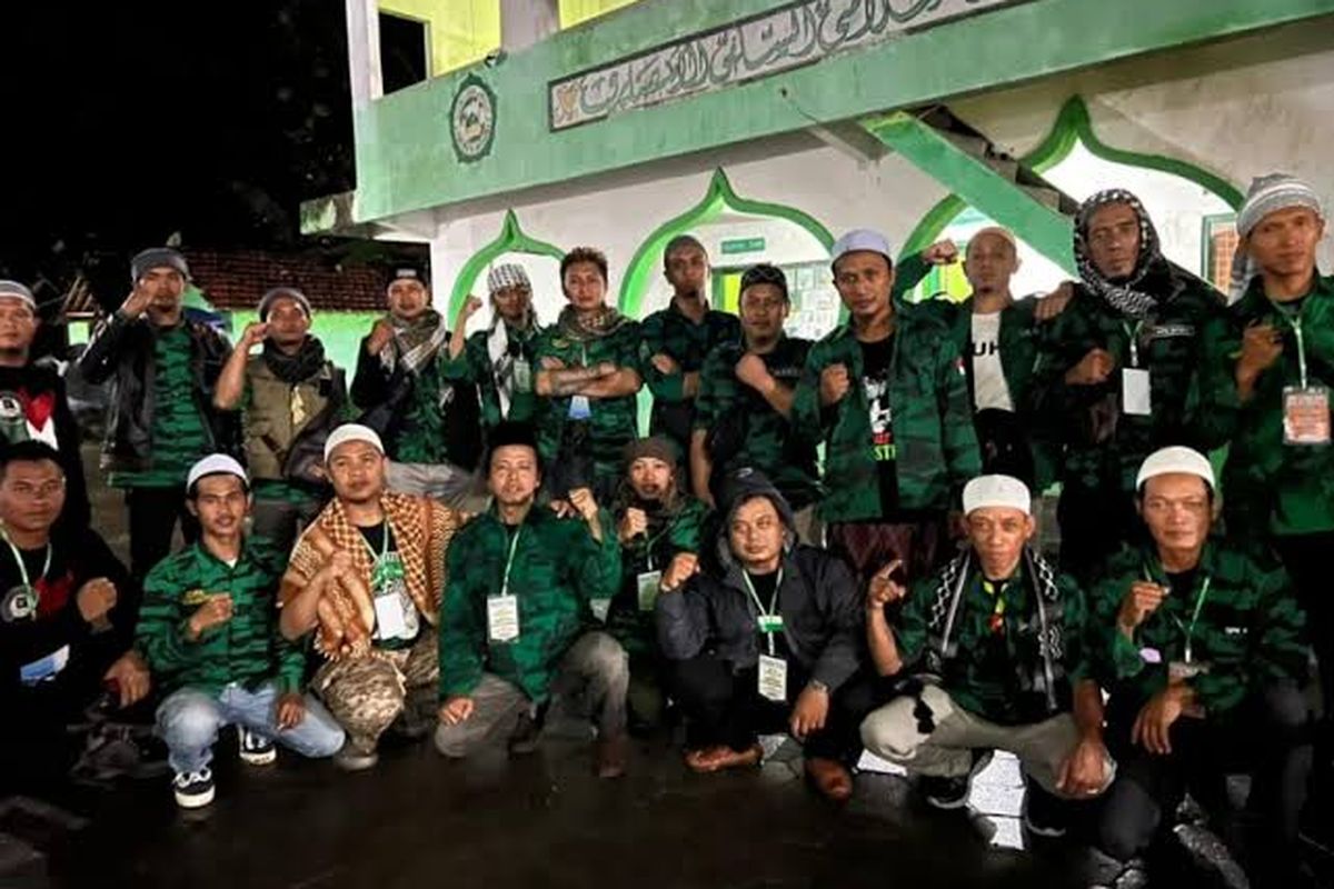 Dok KH Muhammad Luthfi Rochman: Organisasi sayap tertua PPP yakni Gerakan Pemuda Ka'bah (GPK) AL Quds Purworejo-Kebumen memilih menolak Ganjar Pranowo sebagai Capres. GPK AL Quds melawan keputusan DPP PPP karena dianggap tak sesuai dengan prinsip PPP. 