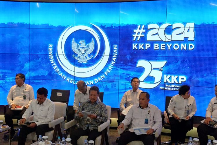 Menteri Kelautan dan Perikanan (KKP) Sakti Wahyu Trenggono dalam acara Outlook dan Program Prioritas KKP 2024 di Kantor KKP, Jakarta, Rabu (10/1/2024).
