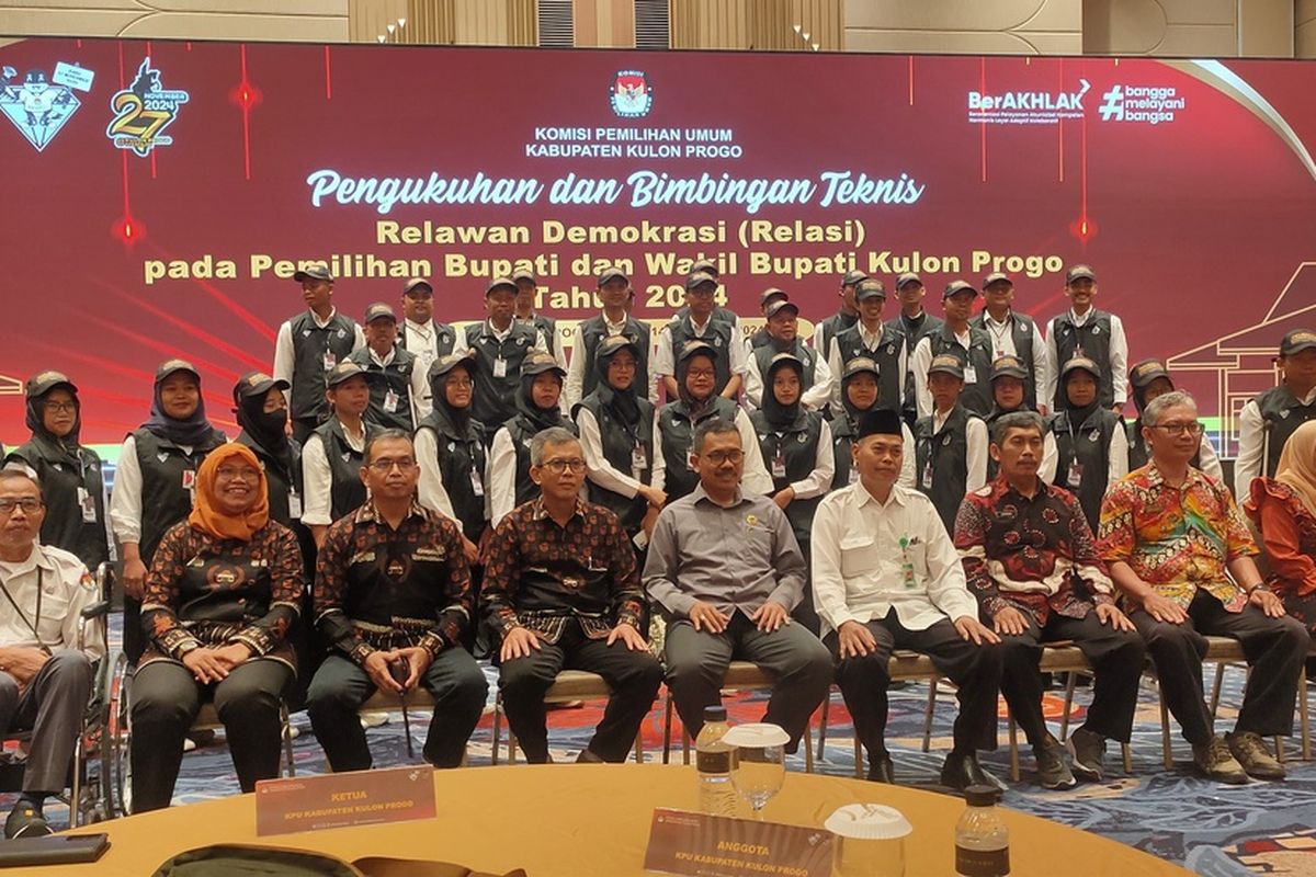 Relawan demokrasi bentukan Komisi Pemilihan Umum (KPU) Kulon Progo di Kabupaten Kulon Progo, Daerah Istimewa Yogyakarta.