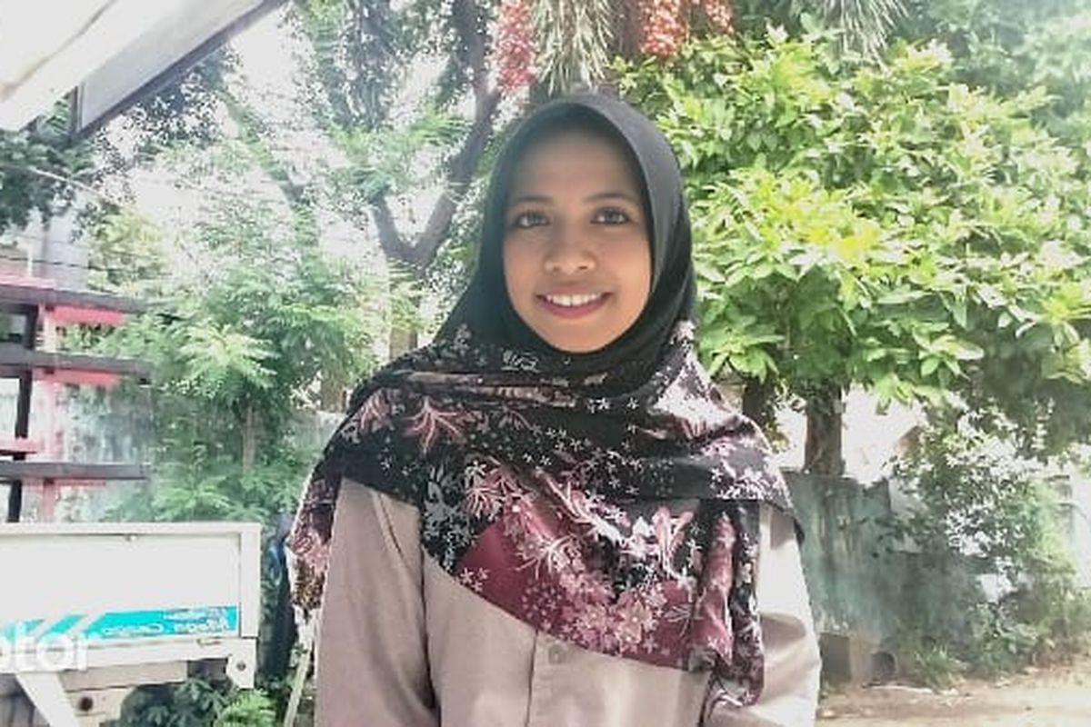 Anggota KPPS bernama Afifah Farah Azzahra (22) saat ditemui Kompas.com di kawasan Pasar Minggu, Jakarta Selatan, Jumat (26/1/2024).