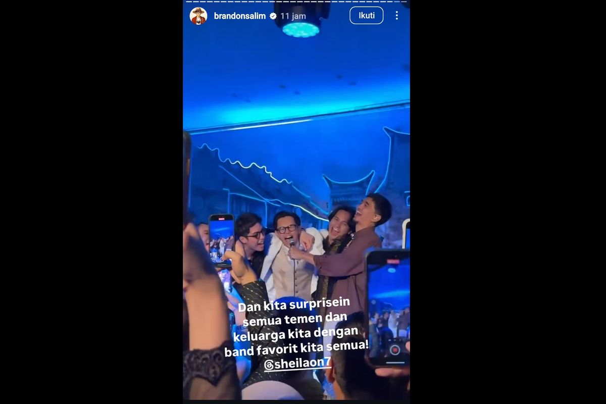 Pasangan Brandon Salim dan Dhika Himawan mengundang grup band Sheila On 7 untuk tampil dalam pesta pernikahan mereka.