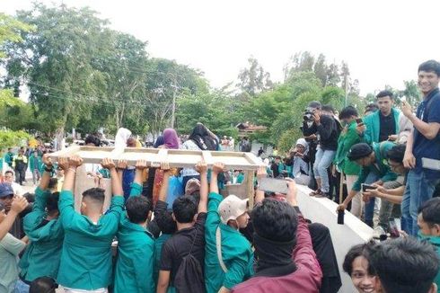 Suasana Tegang dan Tangisan Pengungsi Rohingya Saat Diangkut Paksa Pendemo di BMA Banda Aceh