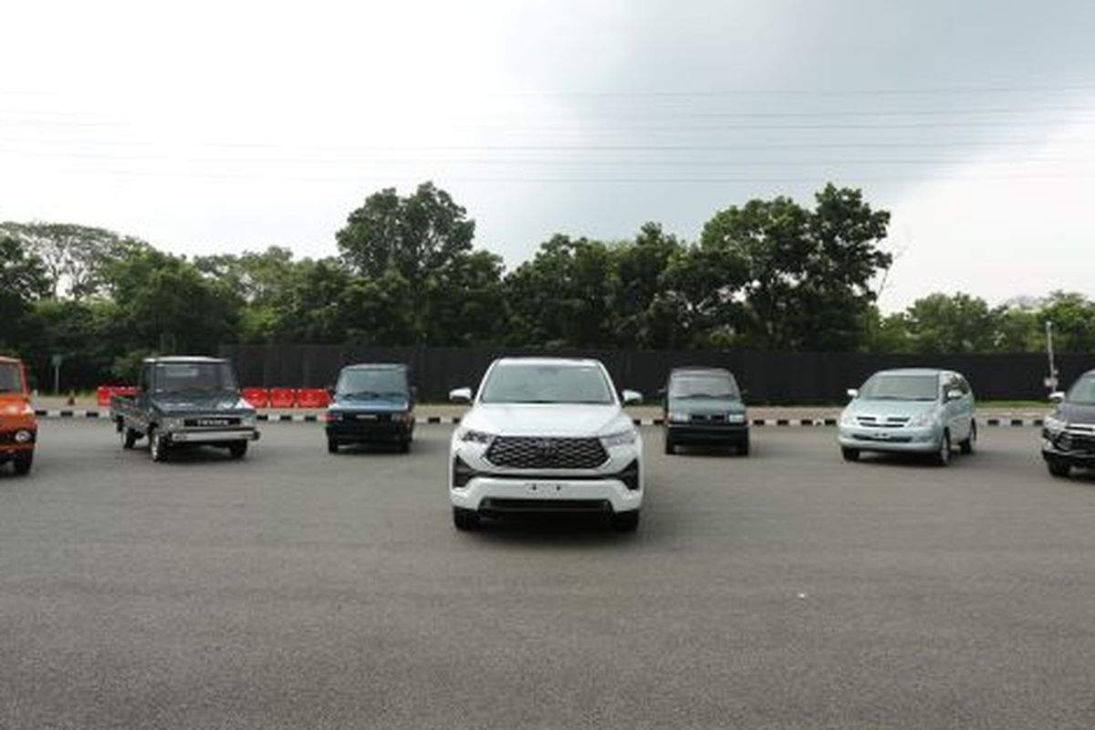Total 7 generasi Toyota Kijang yang dproduksi dan dijual di Indonesia sejak 1977-2022.