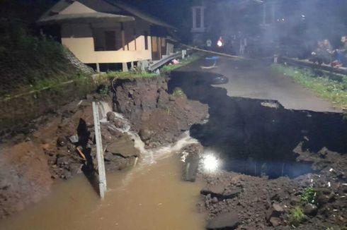 Diguyur Hujan, Jalan Penghubung Cigalontang Sariwangi Tasikmalaya Ambles