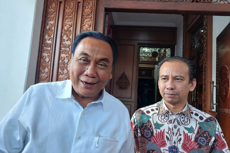 Wakil MPR RI Bambang Wuryanto 'Pacul' diwawancarai usai menghadiri sarasehan kebangsaan di Panti Marhaen, Semarang, Sabtu (28/6/2025).