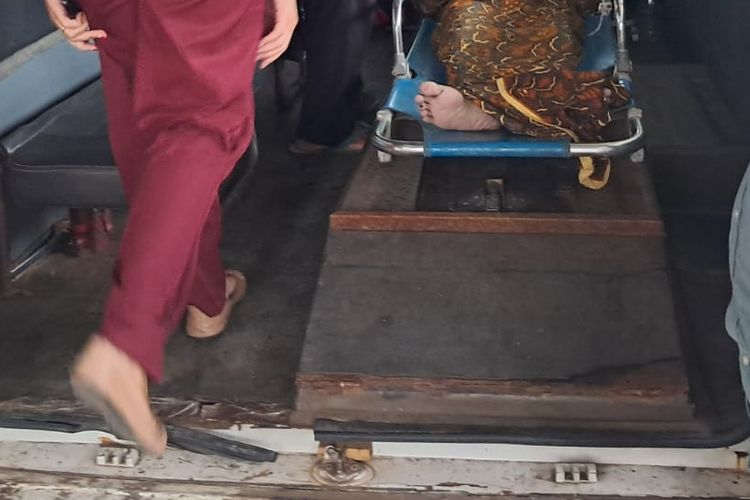 Warga Gresik tewas terseret ombak pantai Paseban Jember Kamis (11/4/2024)