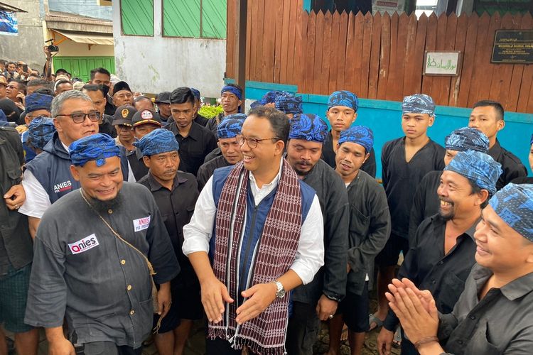 Bakal Calon Presiden dari Partai Nasdem Anies Baswedan berkunjung ke Desa Adat Baduy di Kecamatan Leuwidamar, Kabupaten Lebak, Provinsi Banten, Selasa (24/1/2023).