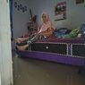 Nenek Masudah Terjebak Banjir di Kamarnya, Kedinginan dari Subuh 