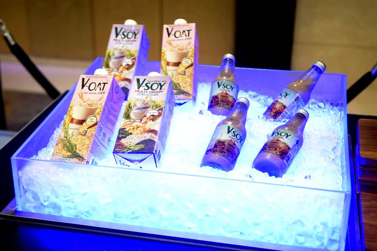 Sejumlah produk V-Soy yang ada di acara Appreciation Night & Gala Dinner pada Jumat (26/1/2024) di InterContinental Jakarta Pondok Indah, Jakarta Selatan.