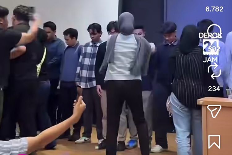 Momen 16 Mahasiswa FH UI Dipampang Saat Sidang Terbuka Soal Pelecehan, Kompak Disoraki