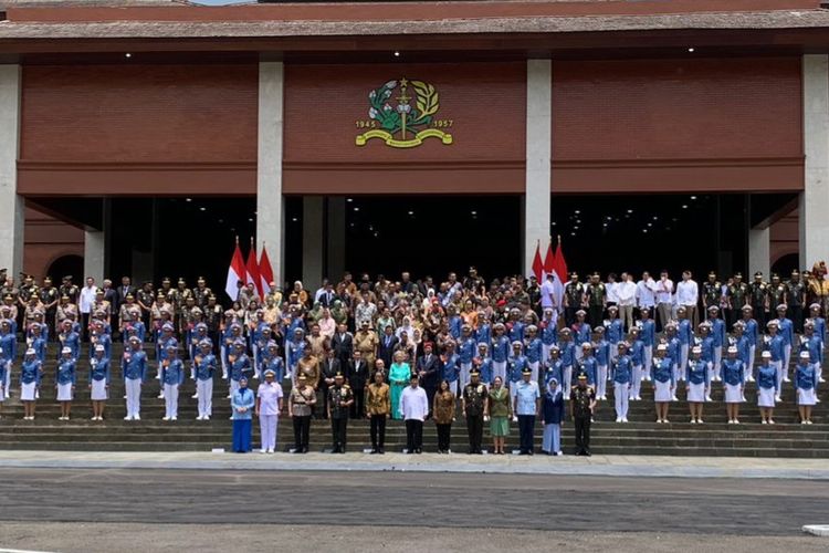 Presiden Joko Widodo (Jokowi) meresmikan Graha Utama Akademi Militer (Akmil) di Kesatrian Akmil, Magelang, Jawa Tengah, Senin (29/1/2024).