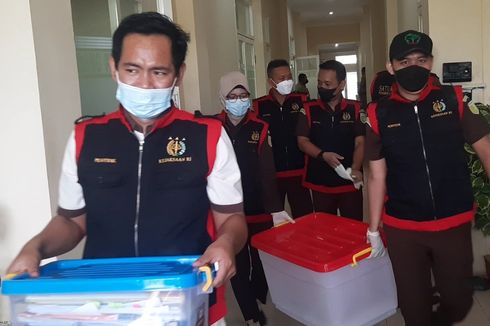 Kejari Sita 2 Boks Dokumen Usai Geledah Kantor Dindagkop UKM Blora