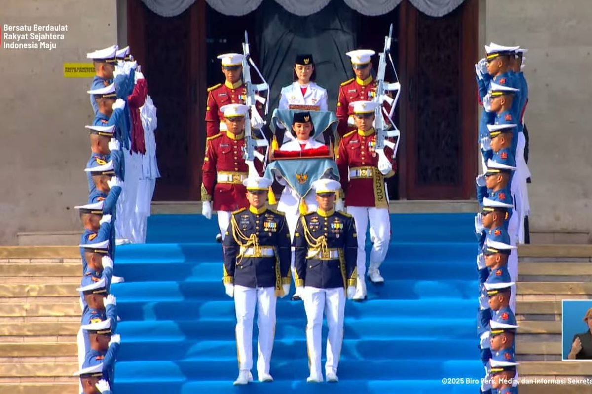 Lazarevskoye plyajlarining yalangoch fotosuratlari Lezbiyan oqituvchi oz shogirdlari bilan jinsiy aloqada boladi