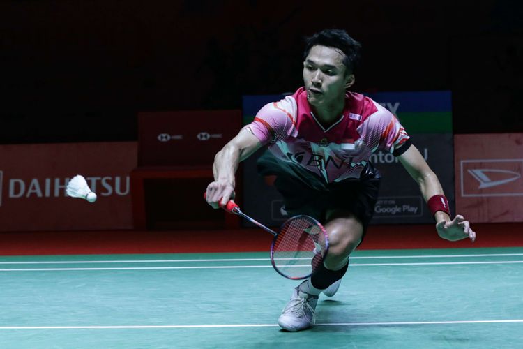 Tunggal putra Indonesia, Jonatan Christie bertanding melawan wakil China, Shi Yu Qi pada laga semifinal Indonesia Masters 2023 di Istora Senayan, Jakarta, Sabtu (28/1/2023). Jonatan Christie lolos ke final setelah menang lewat rubber game dengan skor 21-13, 15-21, dan 21-19.