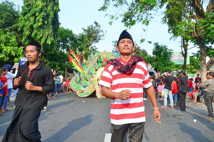 Suku Madura DOK. Shutterstock/Ahmad Sifulloh