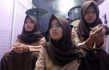 Siapa Sosok di Balik Kesuksesan Grup Band Metal Berhijab, VoB ...