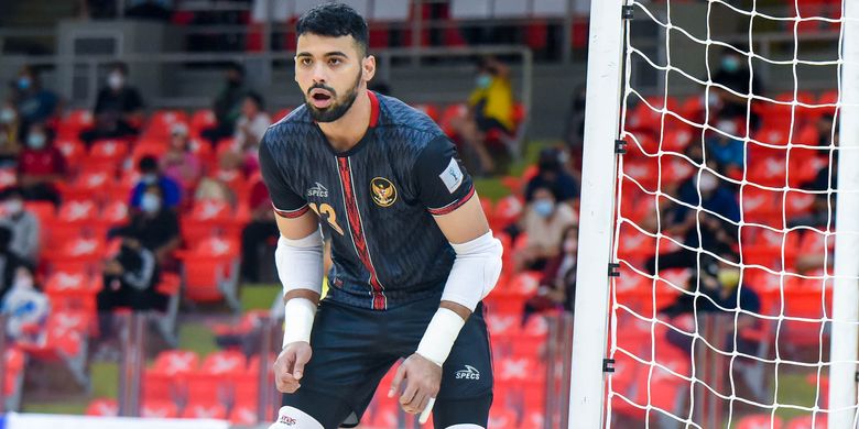 Kiper timnas futsal Indonesia, Muhammad Albagir, beraksi di ajang Piala AFF Futsal 2022 di Bangkok, Thailand