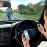 Ketahui Bahaya Main Ponsel Sambil Mengemudi
