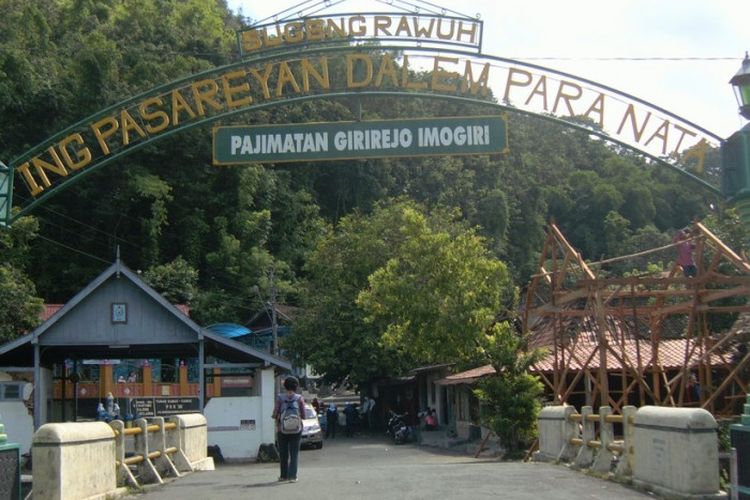 Gapura kompleks Makam Imogiri.
