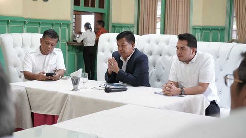 Bupati Simalungun Radiapoh Sinaga Pilih Azi Pangaribuan di Pilkada 2024