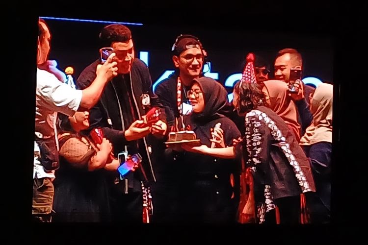 Sal Priadi hingga Tulus Ajak Penonton yang Ultah 24 Mei ke Atas Panggung