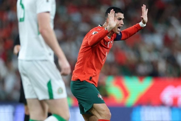 Reaksi Cristiano Ronaldo dalam pertandingan sepak bola Kualifikasi Piala Dunia 2026 zona Eropa Grup F antara Portugal vs Irlandia di Stadion Jose Alvalade di Lisbon pada 11 Oktober 2025. (Foto oleh PATRICIA DE MELO MOREIRA / AFP)