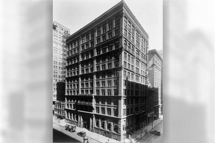 Gedung ini dibangun setelah kebakaran hebat melanda Chicago pada 1871.
