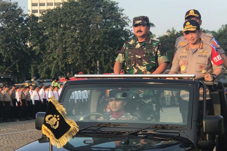 Polri beserta TNI mengadakan apel gelar pasukan Operasi Ketupat 2019 dalam rangka pengamanan Hari Raya Idul Fitri, di Lapangan Silang Monas, Jakarta Pusat, Selasa (28/5/2019).